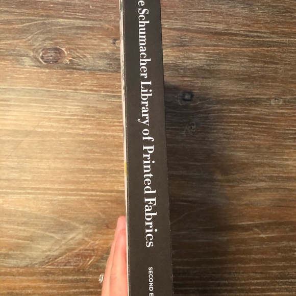 SCHUMACHER FABRICS PRINT BOOK & 12 FABRIC SAMPLES - Picture 4 of 7